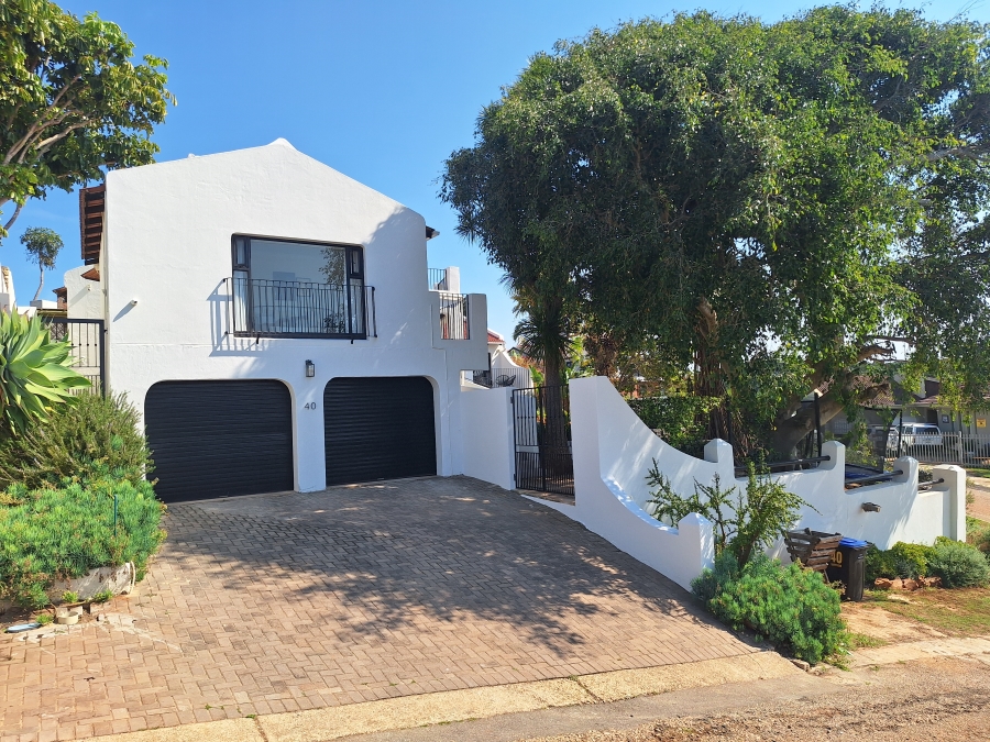 4 Bedroom Property for Sale in Wavecrest Eastern Cape